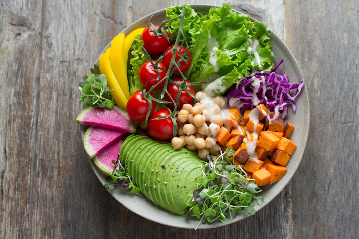Energiebowl met quinoa en vers fruit